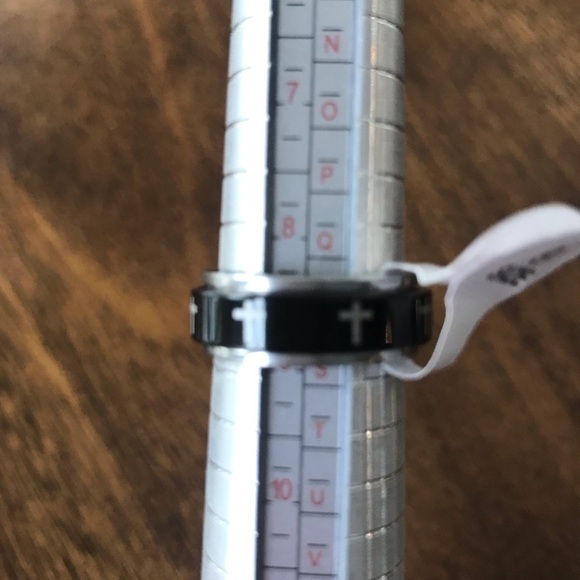 Unisex Black With Cross Detail Rotating Fidget Ring Size 9 - Picture 8 of 8